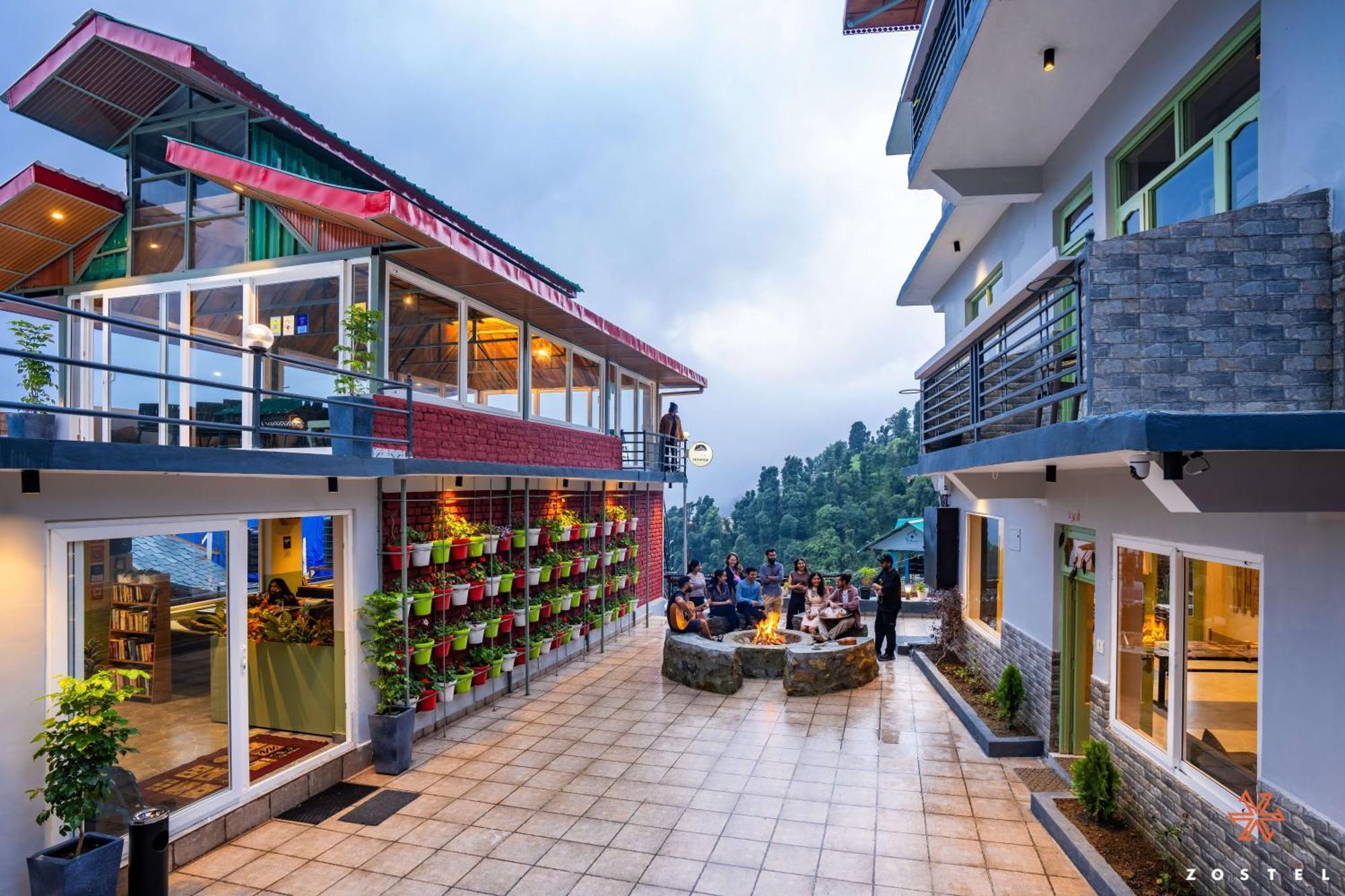 Zostel Dharamkot Hostel McLeod Ganj Exterior photo